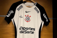 Na imagem, a camisa do Corinthians no vestiário na Neo Química Arena
