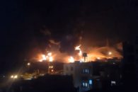 Prédios pegam fogo após ataques de Israel contra Irã